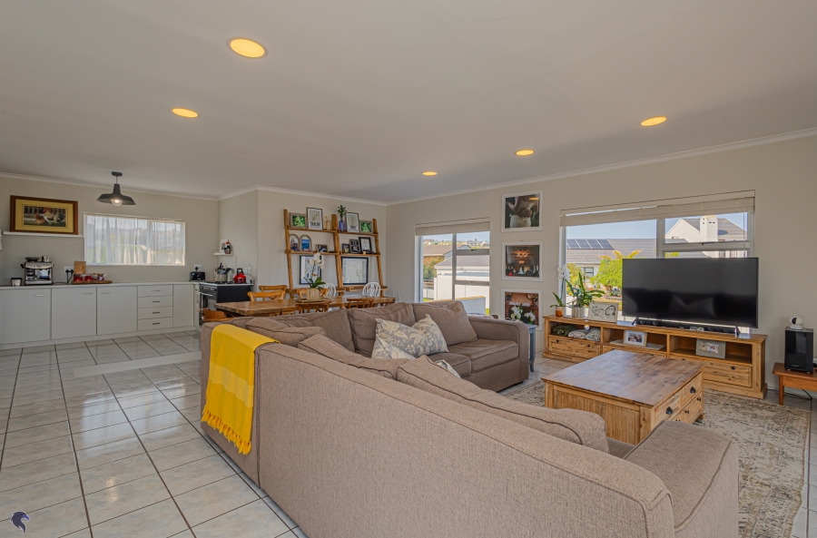 5 Bedroom Property for Sale in Country Club Western Cape